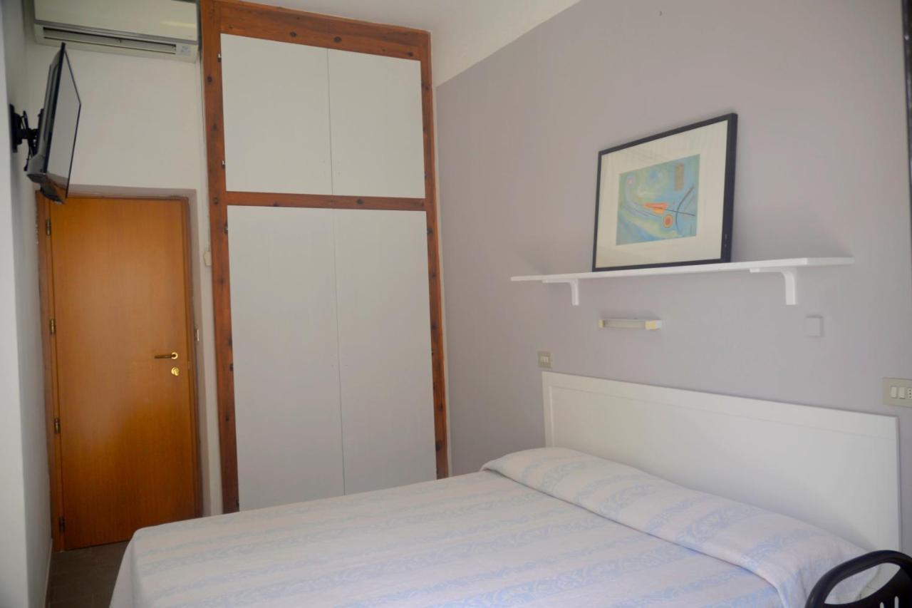 Hotel Zenith Rimini Bagian luar foto